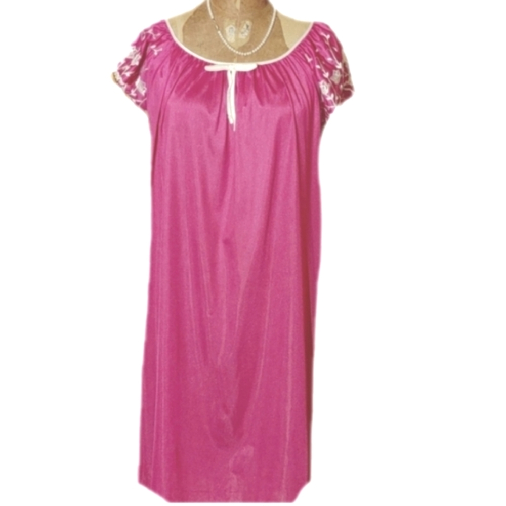 Vintage Dara-Jane night gown